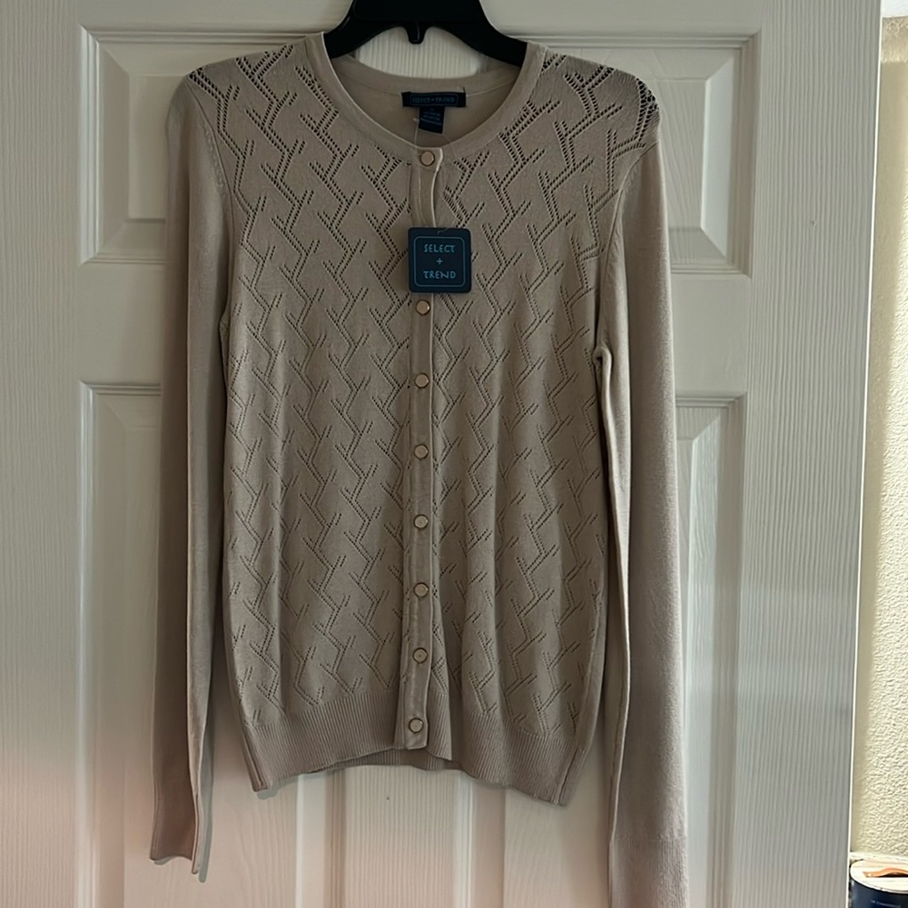 NWT CUTE SWEATER